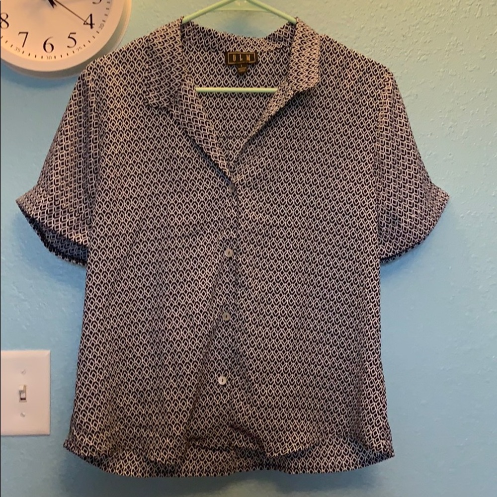 Women’s Black and white button up shirt🤍🖤🤍